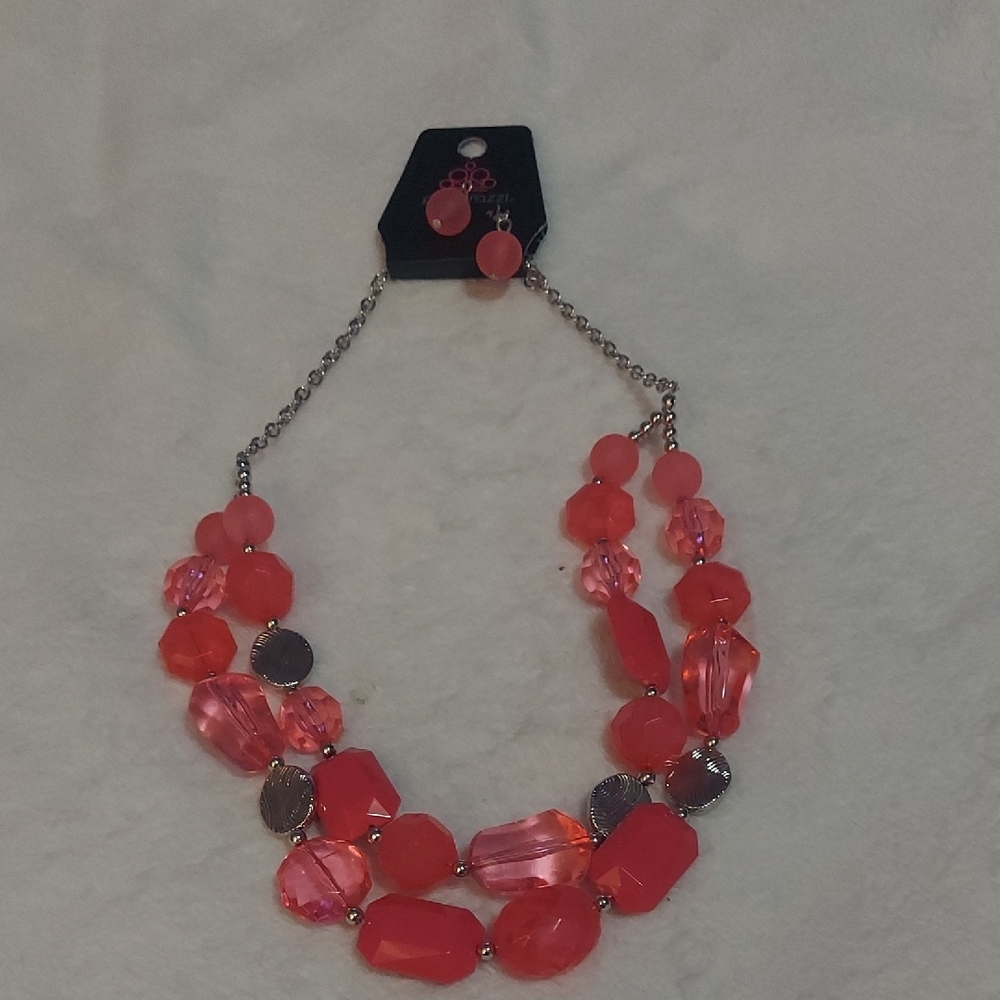 6/$10 Paparazzi Vibrant Red and Pink Necklace Set
